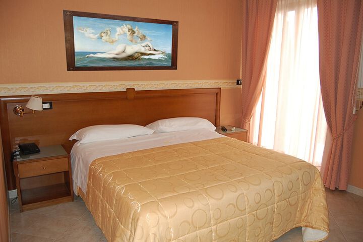 Room 13 of 87