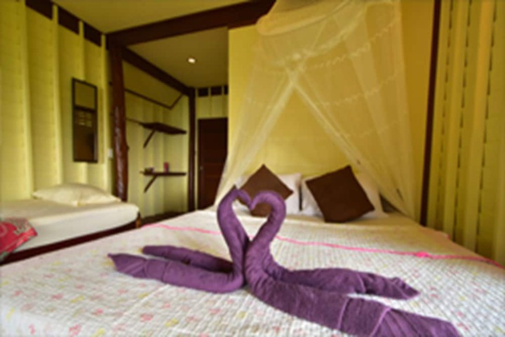 Room 4 of 16