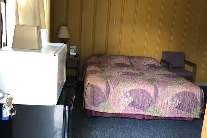 Room 12 of 19