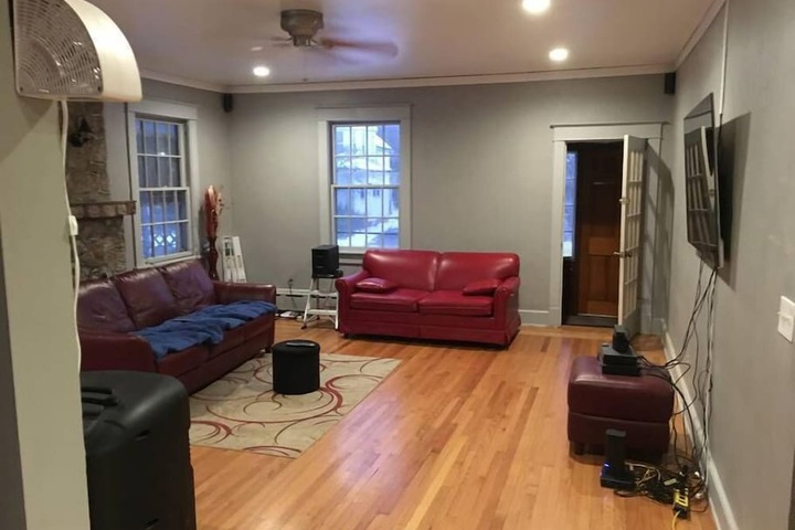 Room 8 of 11