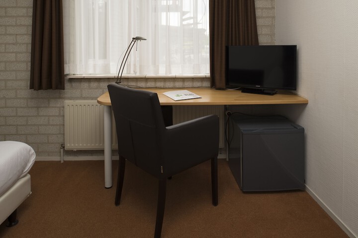 Room 8 of 40