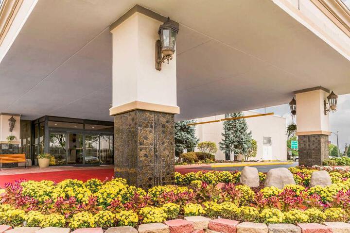 Clarion Hotel Airport