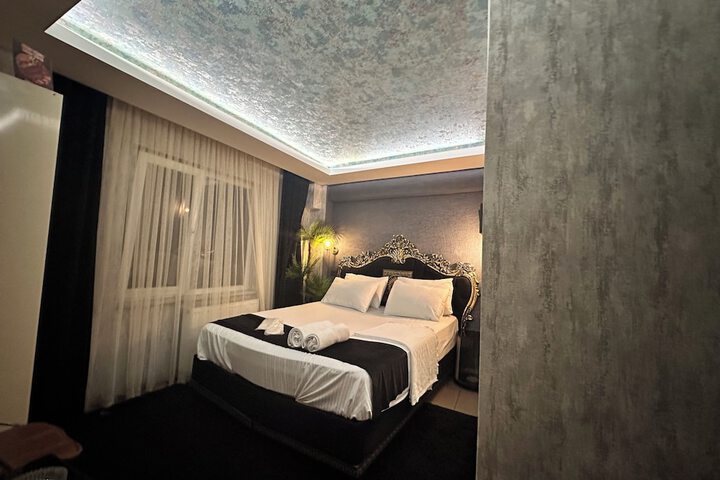 Room 12 of 66