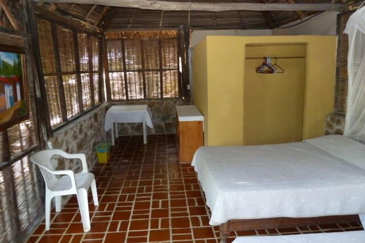 Room 4 of 34