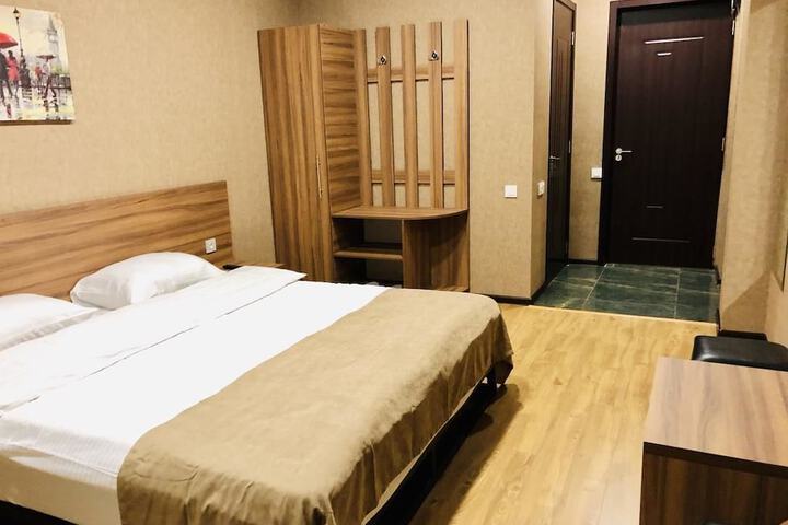 Room 6 of 33
