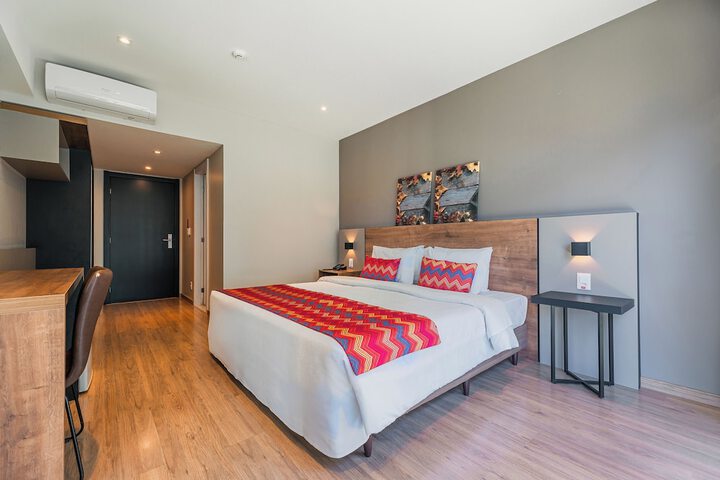 Room 9 of 38