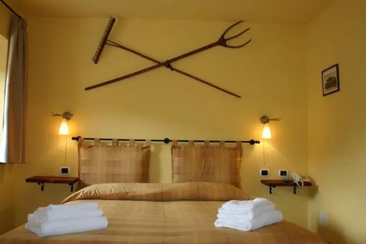 Room 5 of 10
