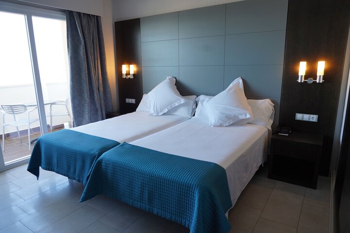 Room 10 of 48