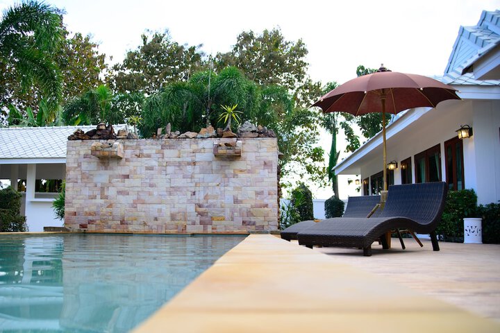 Pool 25 of 37