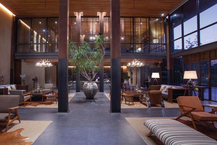 Guest Lobby