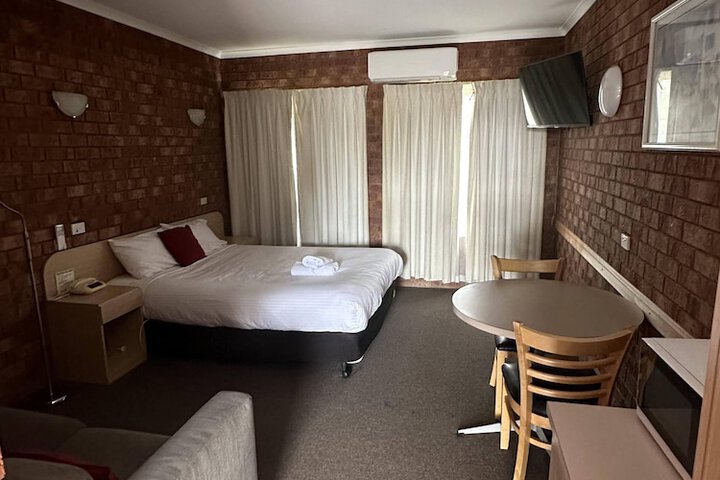 Room 16 of 34