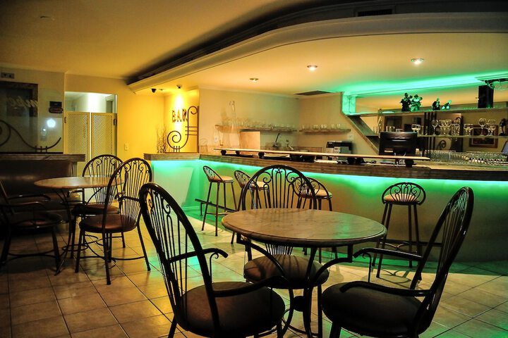 Lounge 73 of 80