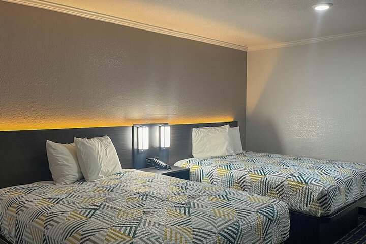 Room 6 of 39