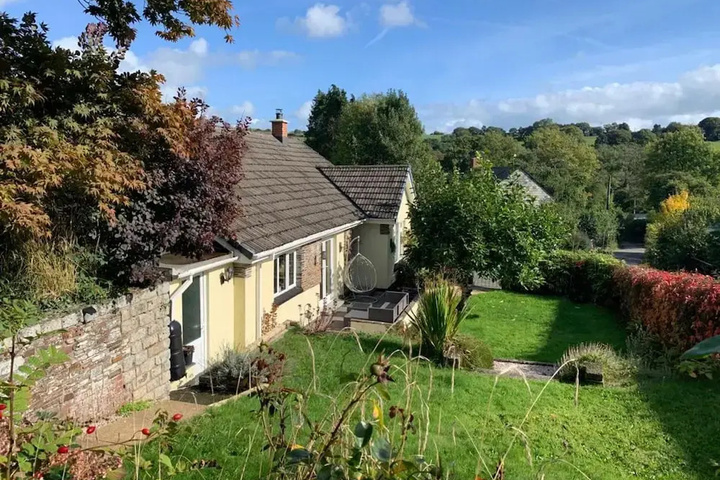 Impeccable 3-bed Bungalow Near Launceston