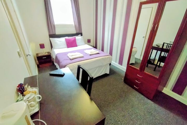 Room 6 of 61