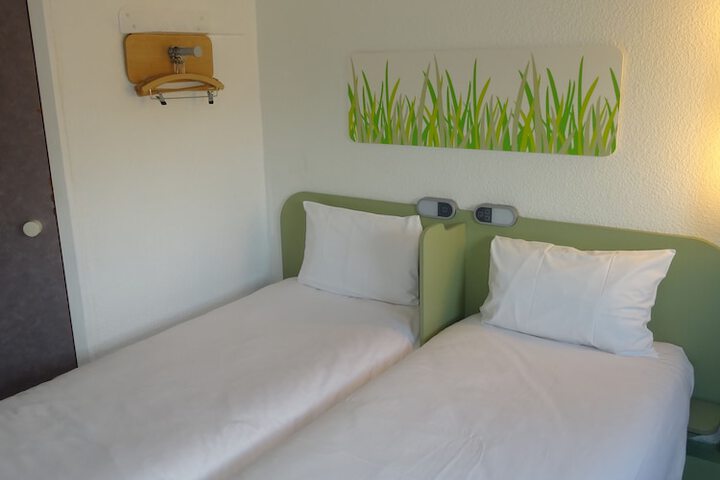 Room 8 of 60