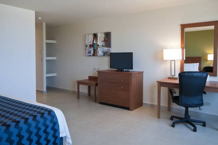 Room 3 of 93