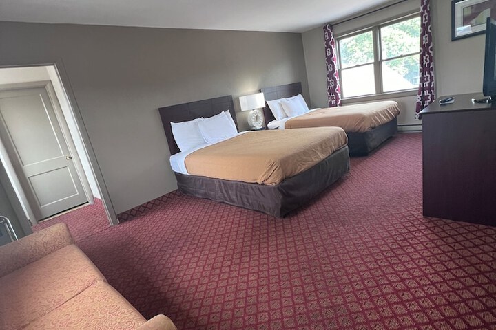 1 King Bed (4 of 33)