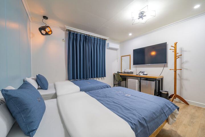 Room 7 of 20