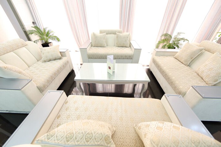 Lounge 106 of 116