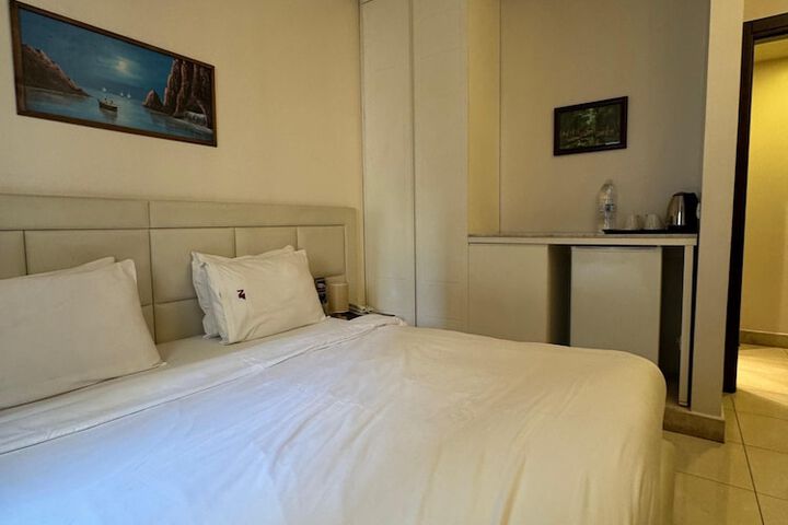 Room 9 of 64