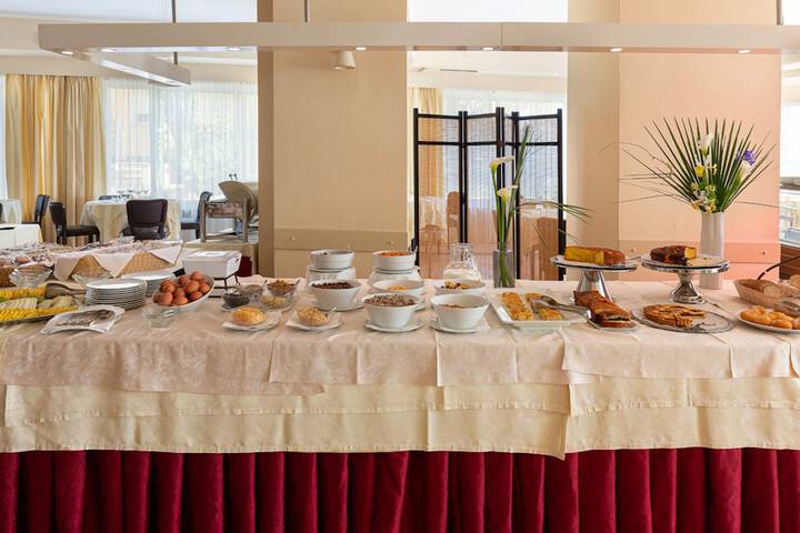Breakfast/Coffee Service 109 of 140
