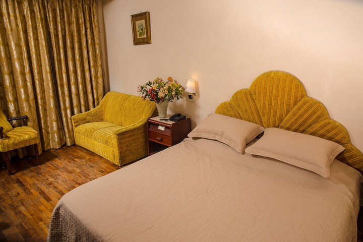Room 10 of 18