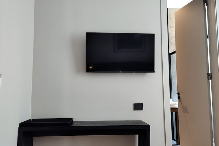 Room 10 of 33