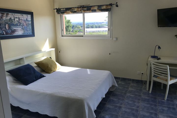Room 13 of 33