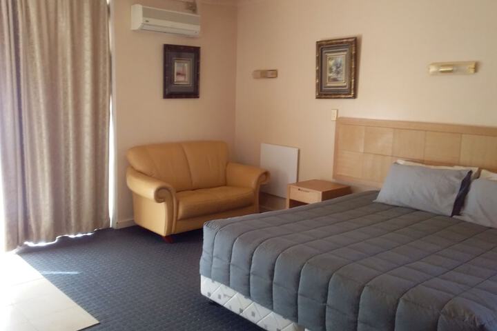 Room 4 of 29