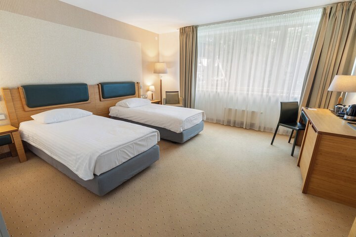 Room 90 of 176