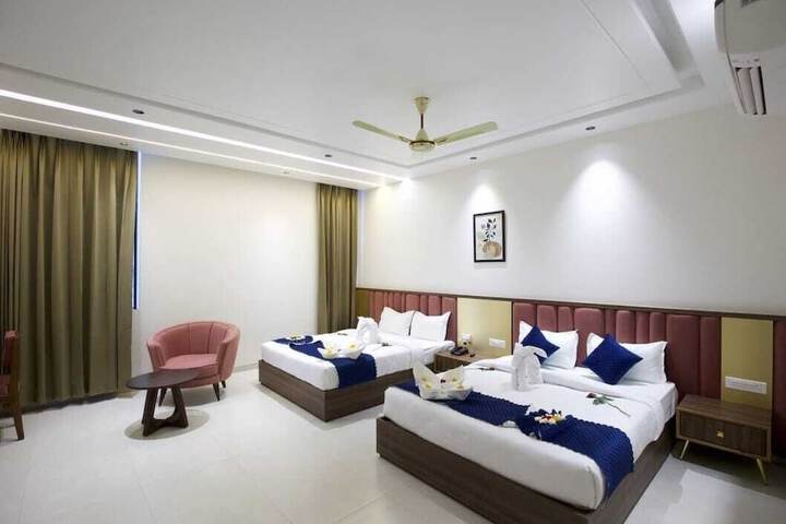 Room 6 of 18