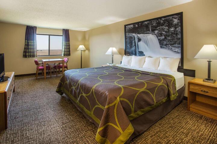 1 King Bed (3 of 7)