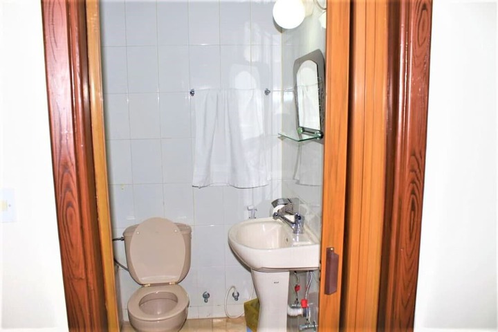 Room 28 of 32