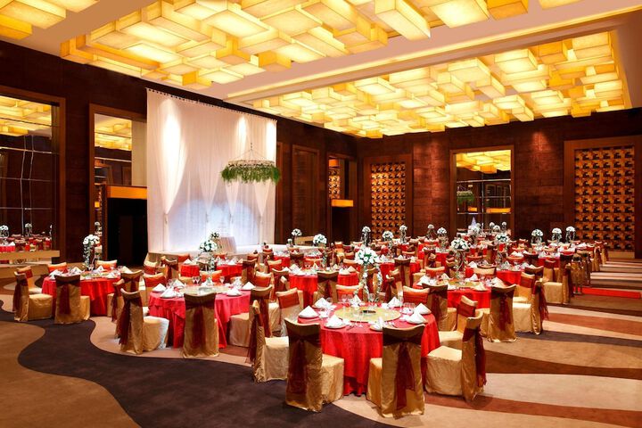 Ballroom/Hall 128 of 152