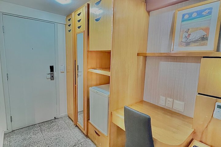 Room 6 of 31