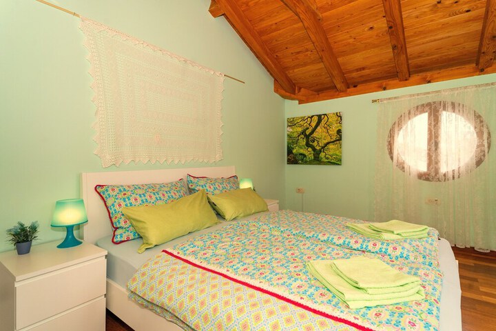 Room 5 of 43