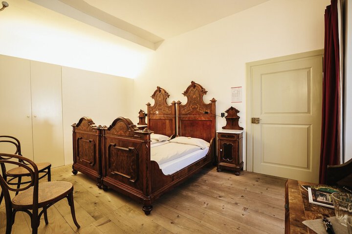 Room 5 of 28