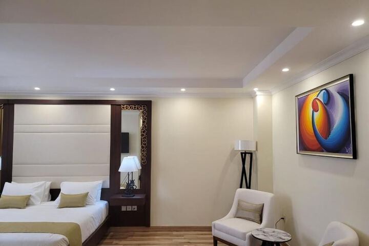 Room 5 of 17