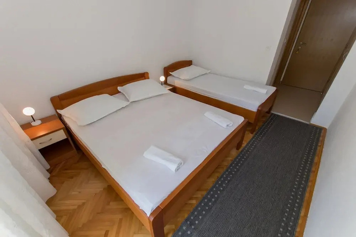 Room 3 of 10