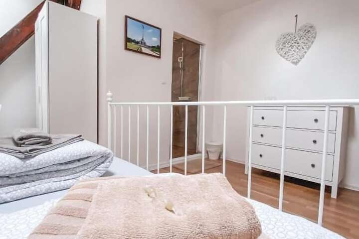 Room 5 of 49