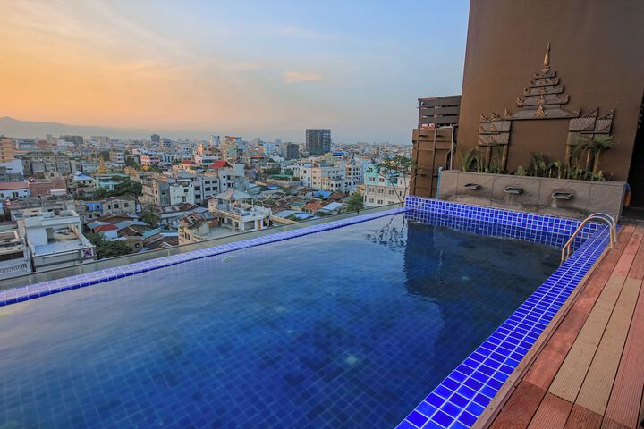 Pool 104 of 153