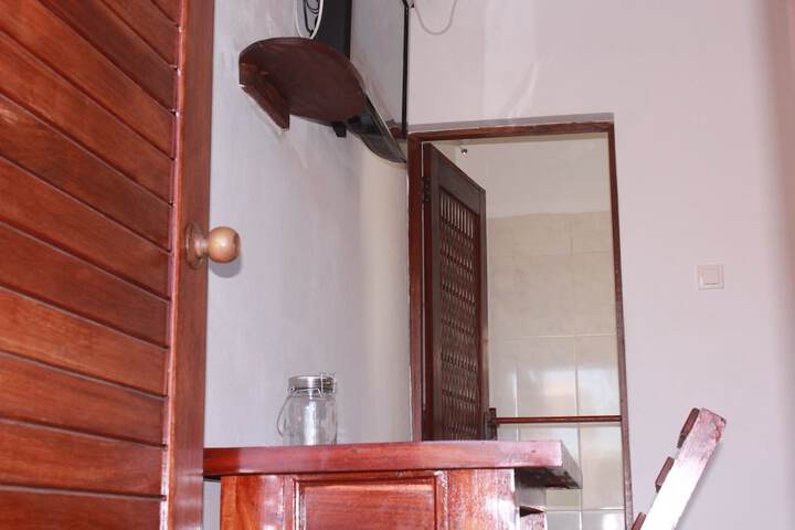 Room 6 of 12