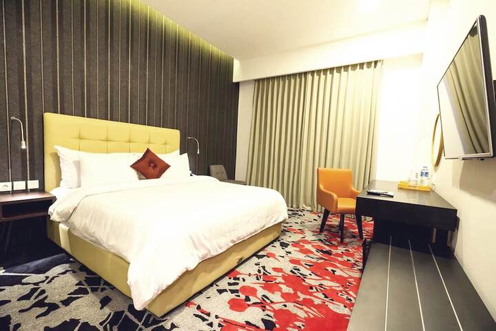 Room 6 of 32
