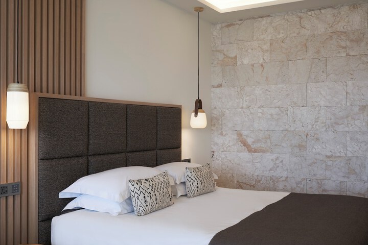Room 35 of 180