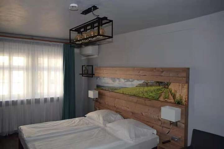 Room 13 of 35