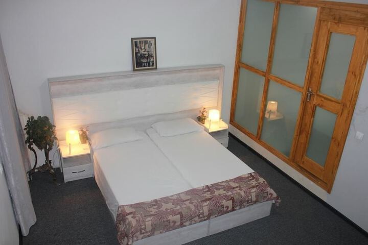 Room 15 of 15