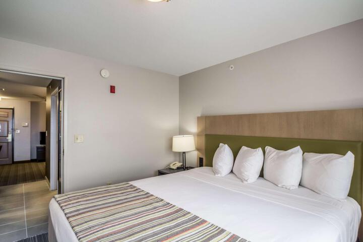 1 King Bed (10 of 13)