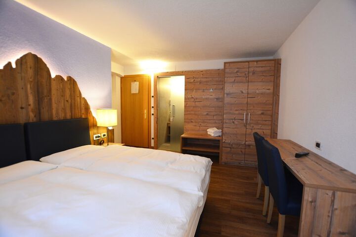 Room 11 of 40