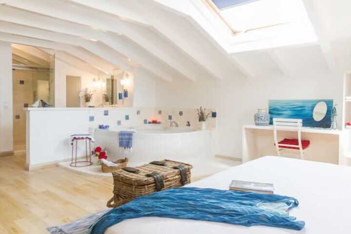 Room 15 of 42